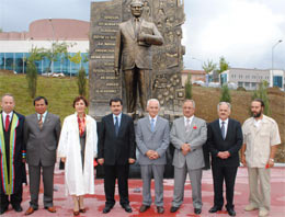 Düzce Üniversitesi'ne Atatürk anıtı