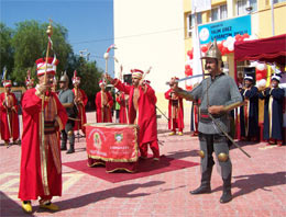 Osmaniye'de mehterli tören