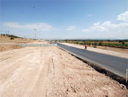 Gediz'de duble yol uzatılıyor